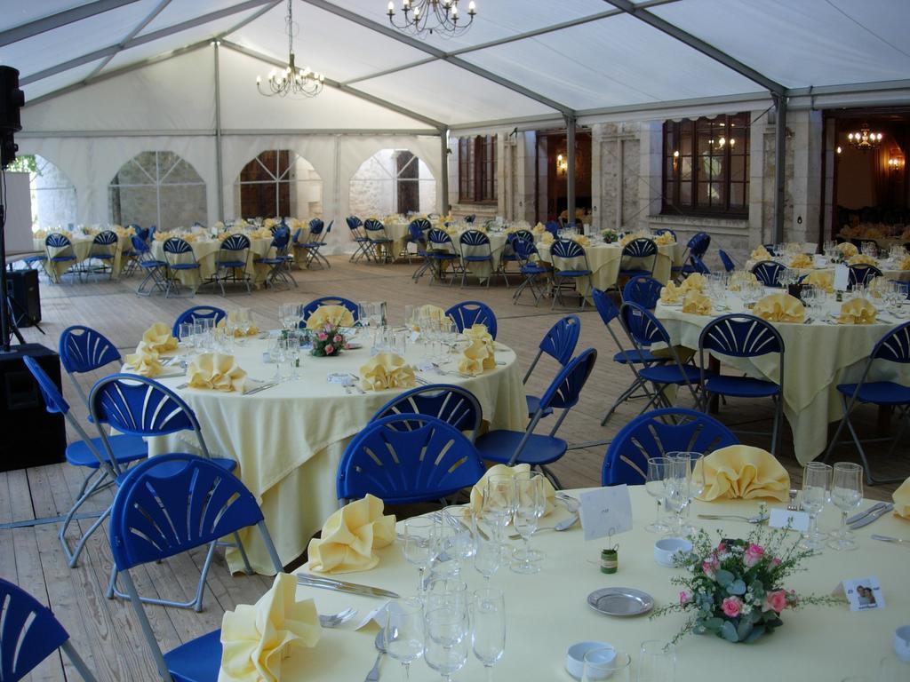 Chateau La Fleunie - Et Restaurant Hotel 4*