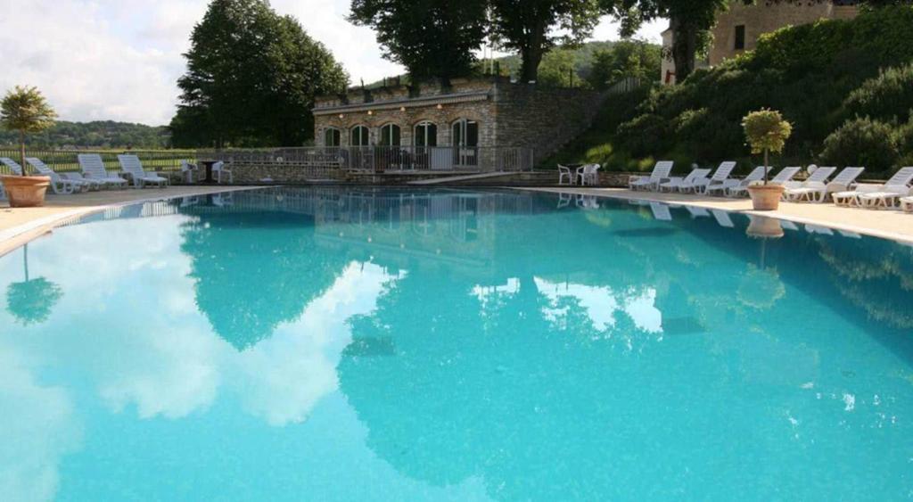 Chateau La Fleunie - Et Restaurant Hotel