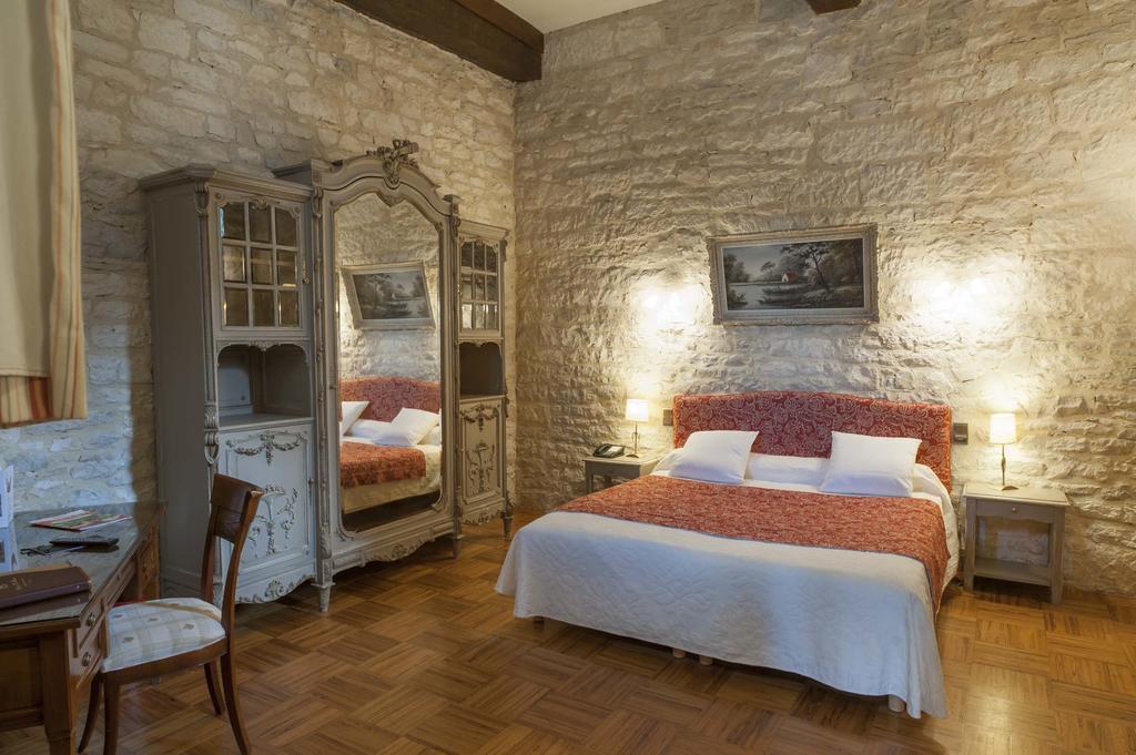 Chateau La Fleunie - Et Restaurant