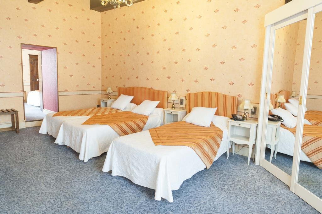 Chateau La Fleunie - Et Restaurant Hotel