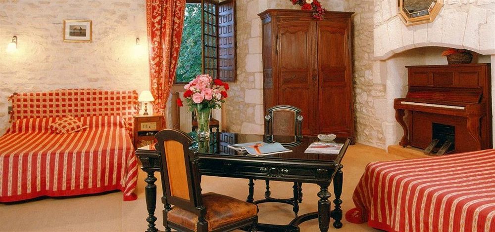 Chateau La Fleunie - Et Restaurant Hotel 4*