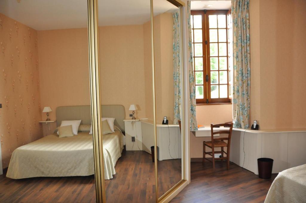 Chateau La Fleunie - Et Restaurant Hotel Condat-sur-Vezere