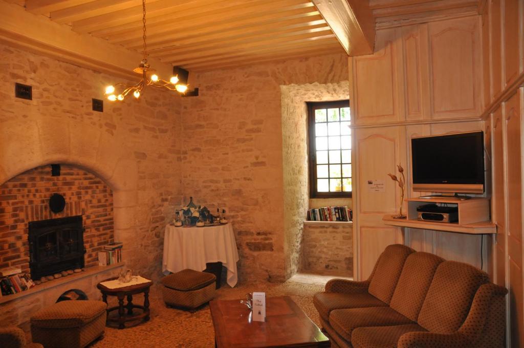 Chateau La Fleunie - Et Restaurant Hotel